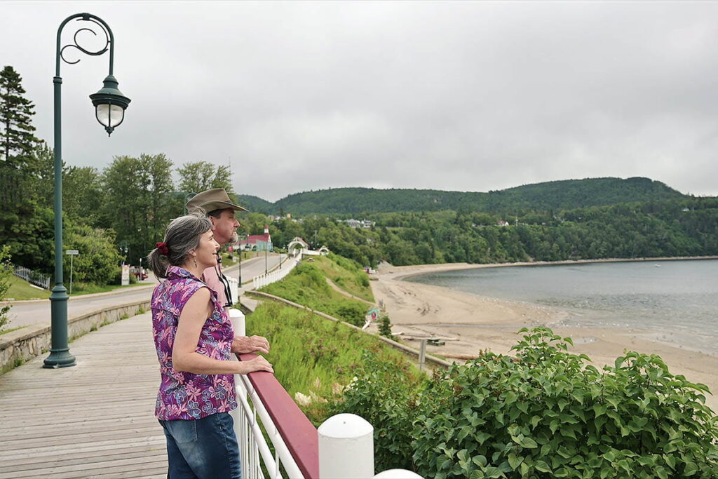 couple sur la promenanade Tadoussac