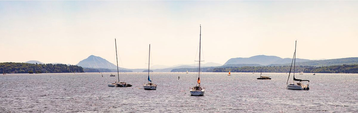 Voiliers sur le lac Memphrémagog, Magog