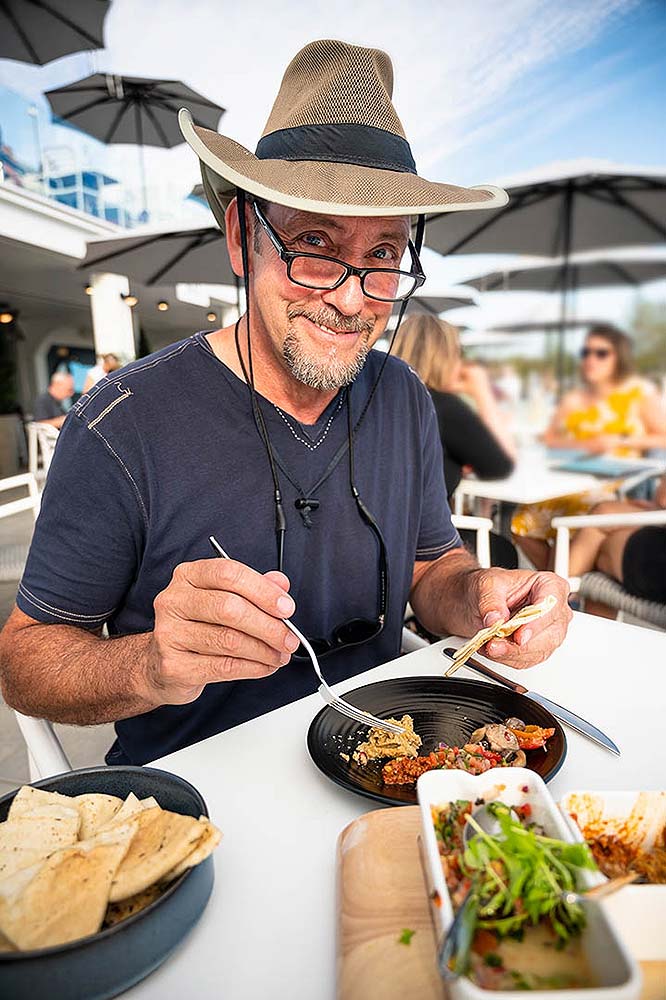 personne sur terrasse, Bistro Koz