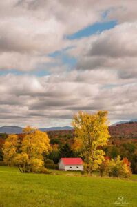 Vallée avec les couleurs d'automne au Québec